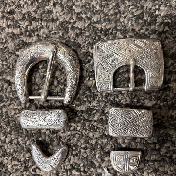 RARE COLLECTION of full grain leather belts from 1980s. - Picture 5 of 11